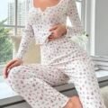 CottageSlumber Ensemble de pyjama avec imprimé floral Ditsy et bordure en laitue. Vêtements de saison des fêtes, automne-hiver. Splendeur florale abondante, détails confortables et élégants