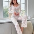 CottageSlumber Ensemble de pyjama avec imprimé floral Ditsy et bordure en laitue. Vêtements de saison des fêtes, automne-hiver. Splendeur florale abondante, détails confortables et élégants