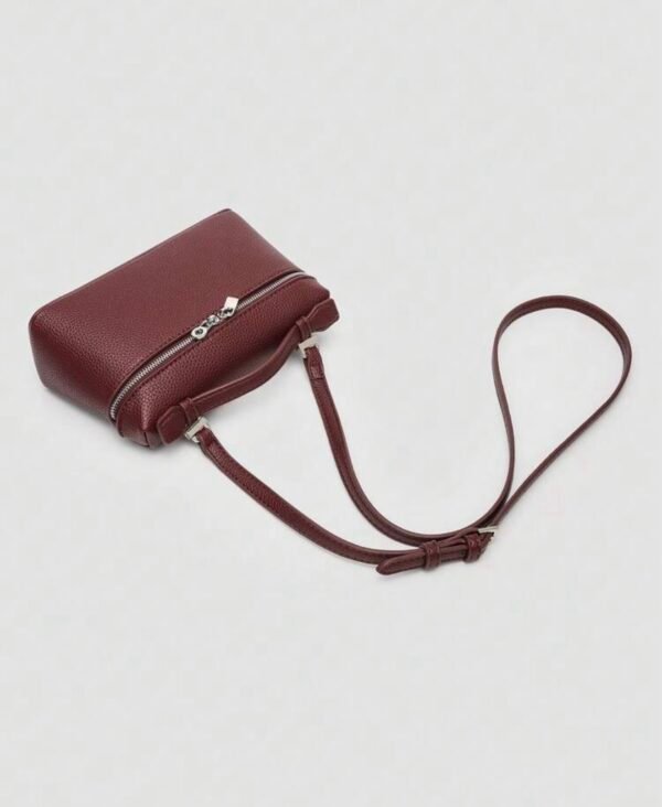 1 pièce Sac à épaule carré en PU grain de litchi de couleur unie, petit sac à main pour femmes, convient pour assortir à la mode quotidienne, sorties, shopping, fêtes. Sac de navette élégant pour femmes. Cadeau idéal pour la Saint-Valentin. Confortable et , sac à main élégant. Choix de cadeau personnalisé, accessoire 2025. Style convenant à toutes les occasions. Sensation de luxe abordable. Sac de fête rebelle, très adapté pour les fêtes, les mariages, les bals, les dîners/banquets.