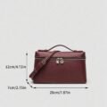 1 pièce Sac à épaule carré en PU grain de litchi de couleur unie, petit sac à main pour femmes, convient pour assortir à la mode quotidienne, sorties, shopping, fêtes. Sac de navette élégant pour femmes. Cadeau idéal pour la Saint-Valentin. Confortable et , sac à main élégant. Choix de cadeau personnalisé, accessoire 2025. Style convenant à toutes les occasions. Sensation de luxe abordable. Sac de fête rebelle, très adapté pour les fêtes, les mariages, les bals, les dîners/banquets.