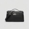 1 pièce Sac à épaule carré en PU grain de litchi de couleur unie, petit sac à main pour femmes, convient pour assortir à la mode quotidienne, sorties, shopping, fêtes. Sac de navette élégant pour femmes. Cadeau idéal pour la Saint-Valentin. Confortable et , sac à main élégant. Choix de cadeau personnalisé, accessoire 2025. Style convenant à toutes les occasions. Sensation de luxe abordable. Sac de fête rebelle, très adapté pour les fêtes, les mariages, les bals, les dîners/banquets.