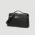 1 pièce Sac à épaule carré en PU grain de litchi de couleur unie, petit sac à main pour femmes, convient pour assortir à la mode quotidienne, sorties, shopping, fêtes. Sac de navette élégant pour femmes. Cadeau idéal pour la Saint-Valentin. Confortable et , sac à main élégant. Choix de cadeau personnalisé, accessoire 2025. Style convenant à toutes les occasions. Sensation de luxe abordable. Sac de fête rebelle, très adapté pour les fêtes, les mariages, les bals, les dîners/banquets.