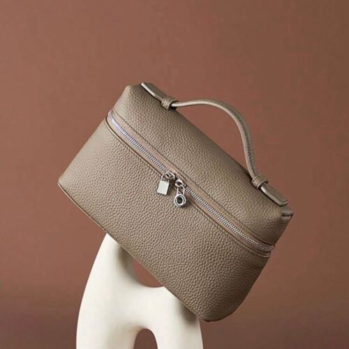 1 pièce Sac à épaule carré en PU grain de litchi de couleur unie, petit sac à main pour femmes, convient pour assortir à la mode quotidienne, sorties, shopping, fêtes. Sac de navette élégant pour femmes. Cadeau idéal pour la Saint-Valentin. Confortable et , sac à main élégant. Choix de cadeau personnalisé, accessoire 2025. Style convenant à toutes les occasions. Sensation de luxe abordable. Sac de fête rebelle, très adapté pour les fêtes, les mariages, les bals, les dîners/banquets.
