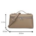 1 pièce Sac à épaule carré en PU grain de litchi de couleur unie, petit sac à main pour femmes, convient pour assortir à la mode quotidienne, sorties, shopping, fêtes. Sac de navette élégant pour femmes. Cadeau idéal pour la Saint-Valentin. Confortable et , sac à main élégant. Choix de cadeau personnalisé, accessoire 2025. Style convenant à toutes les occasions. Sensation de luxe abordable. Sac de fête rebelle, très adapté pour les fêtes, les mariages, les bals, les dîners/banquets.
